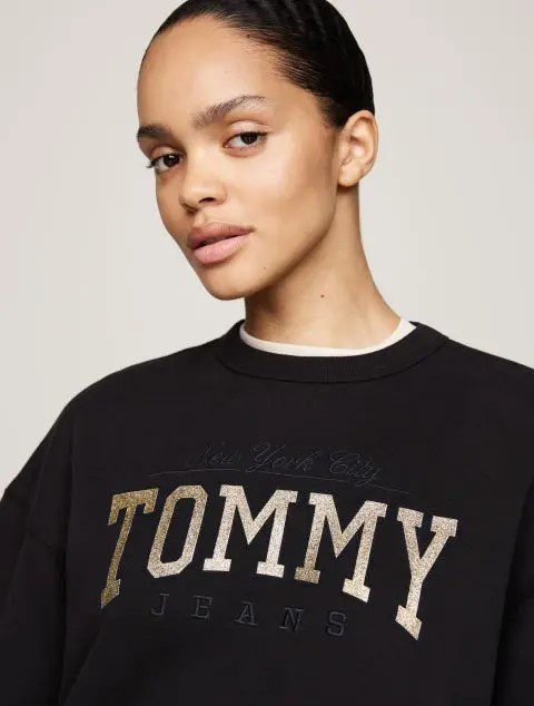 TOMMY JEANS BOXY GLITTER VARSITY CREW